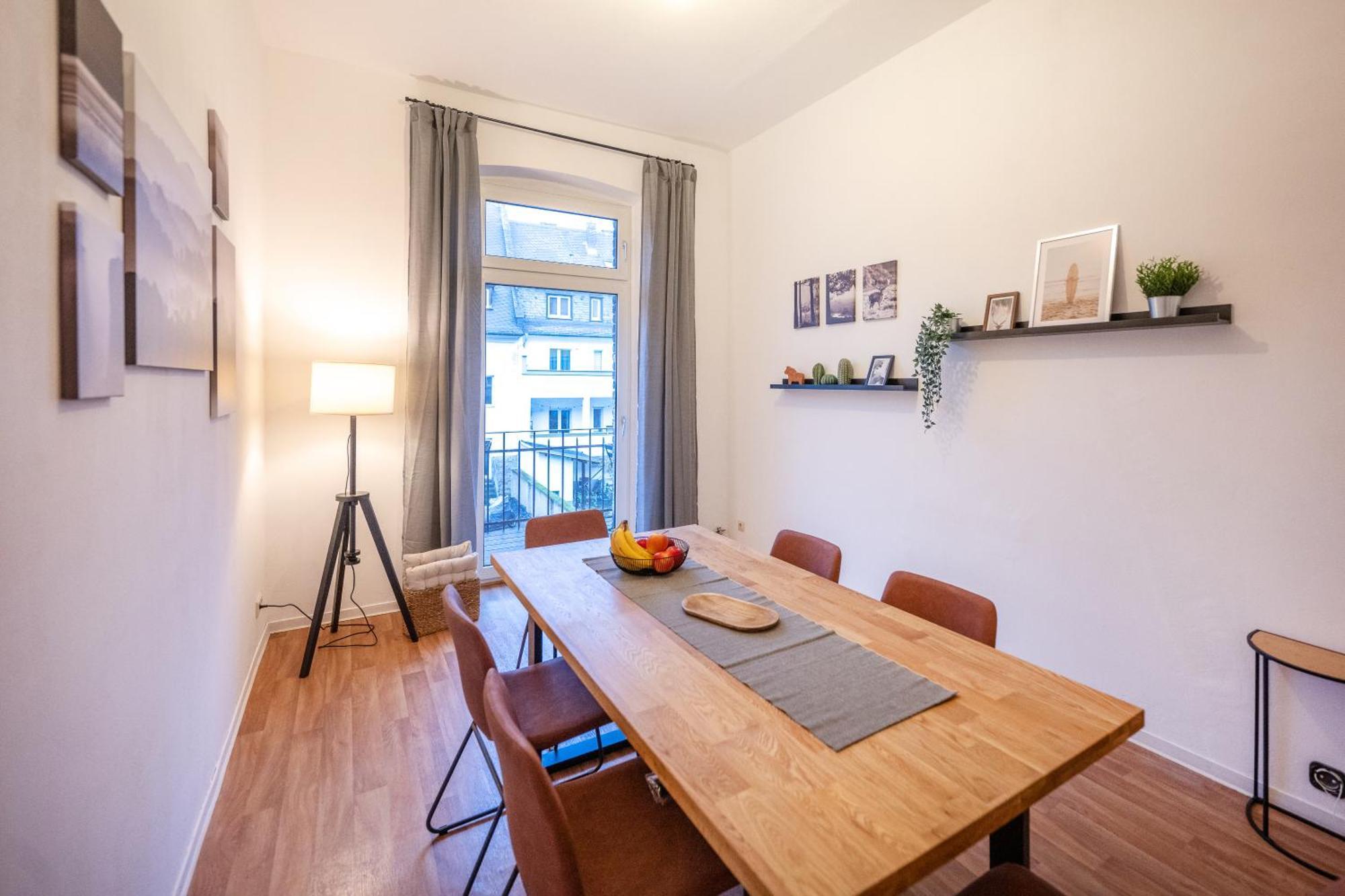 Apartment Suedstadt-oase 1 Komfort Mit 2 Sz Und Balkon *